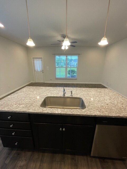 Building Photo - 252 Castle Dr