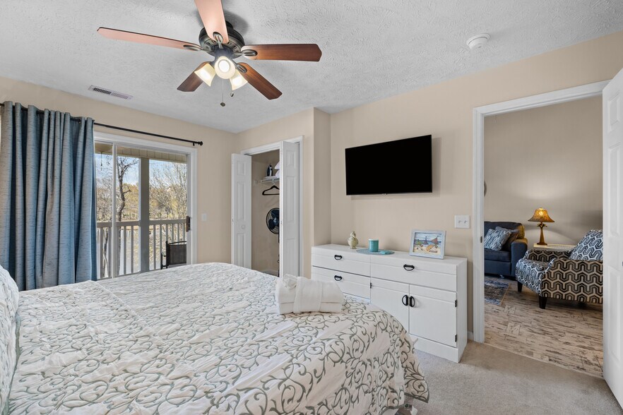 Building Photo - 557 White River Dr