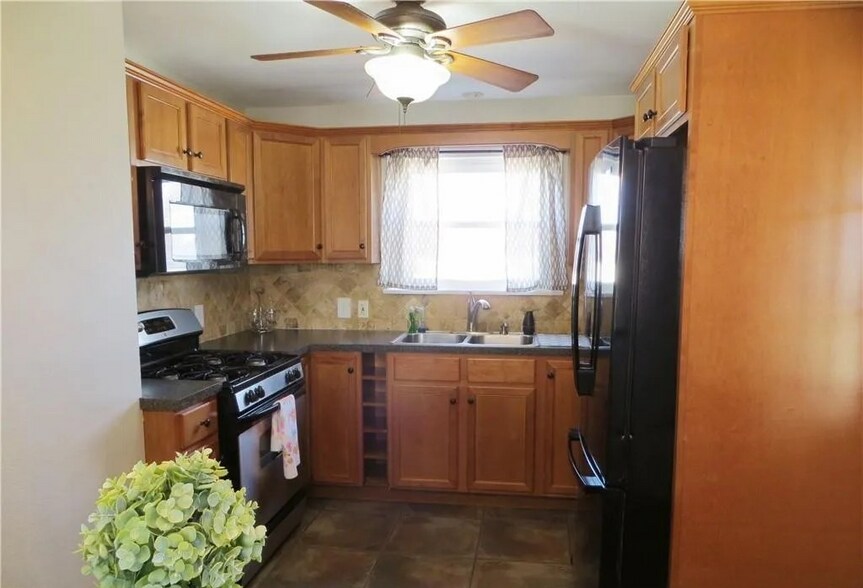 kitchen - 35 Grimm Heights Ave