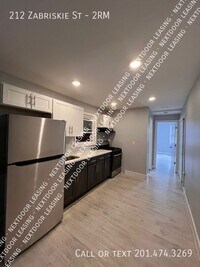 Building Photo - 212 Zabriskie St