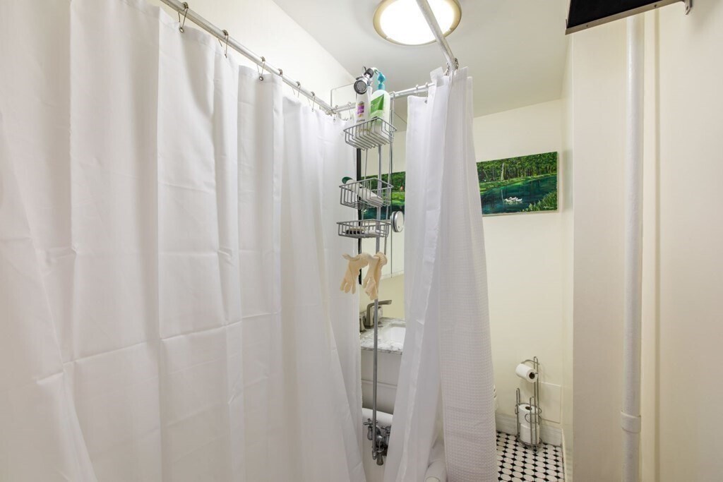 Building Photo - 37 Revere St