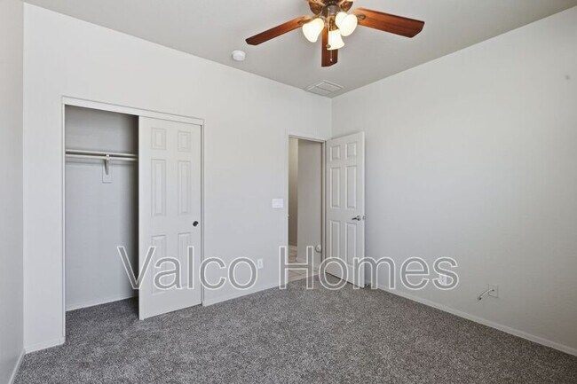 Building Photo - 2949 E Isaiah Ave