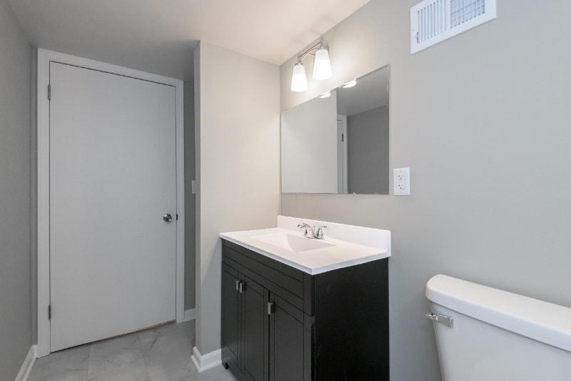 Building Photo - 424 S 66th St