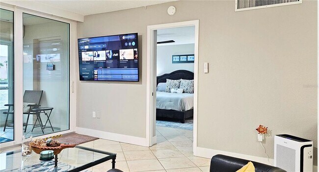 Building Photo - 7560 Bay Island Dr S
