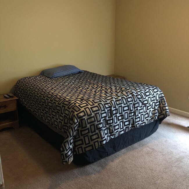 Building Photo - 112 Eagle Pt Lp