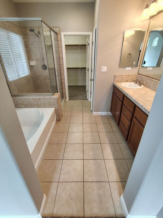 Building Photo - 880 Raccoon Valley Dr