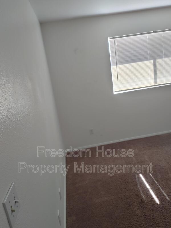 Building Photo - 2341 E Calvada Blvd