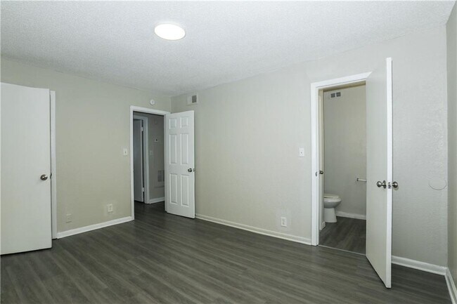 Building Photo - 2065 Alison Ct SW