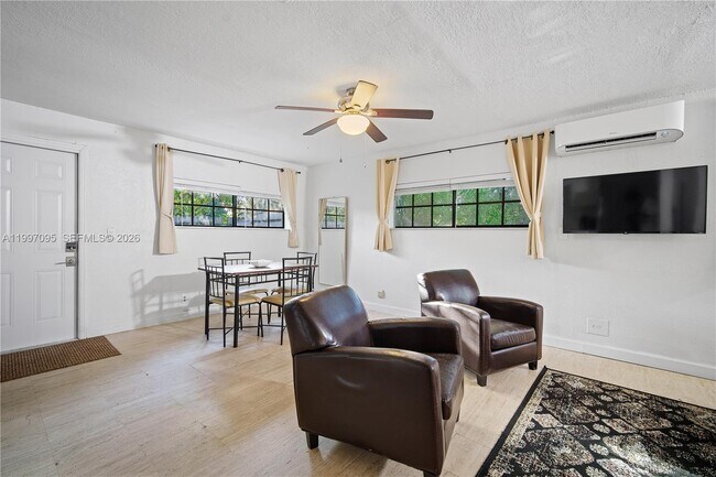 Building Photo - 1181 NE 160th St