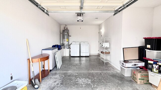 Building Photo - Fantastic 4 bedroom home with a 1 car garage and driveway space for additional car! Backyard and ...