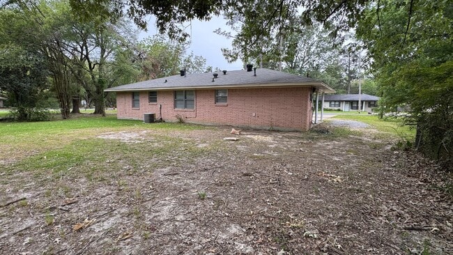 Building Photo - 202 Gross St