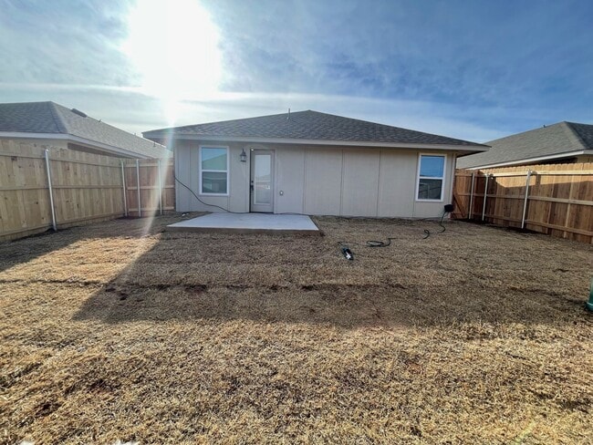 Building Photo - 3 bed Yukon