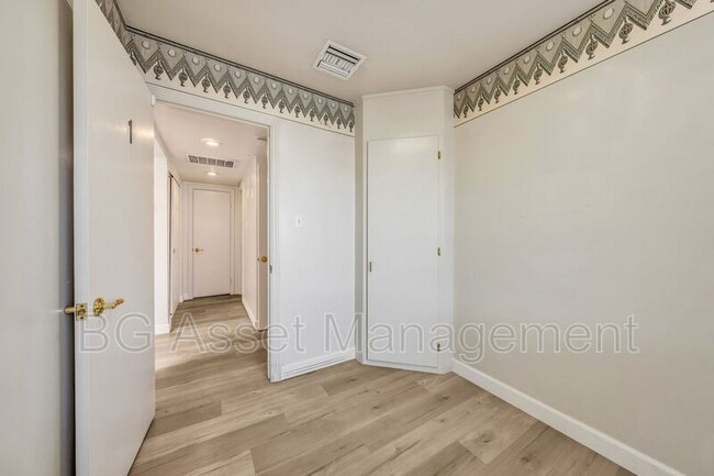 Building Photo - 275 O'Connor Dr