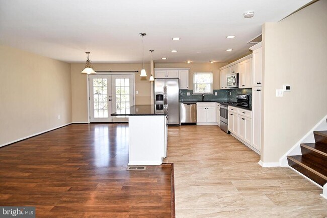 Building Photo - 1209 Marton St