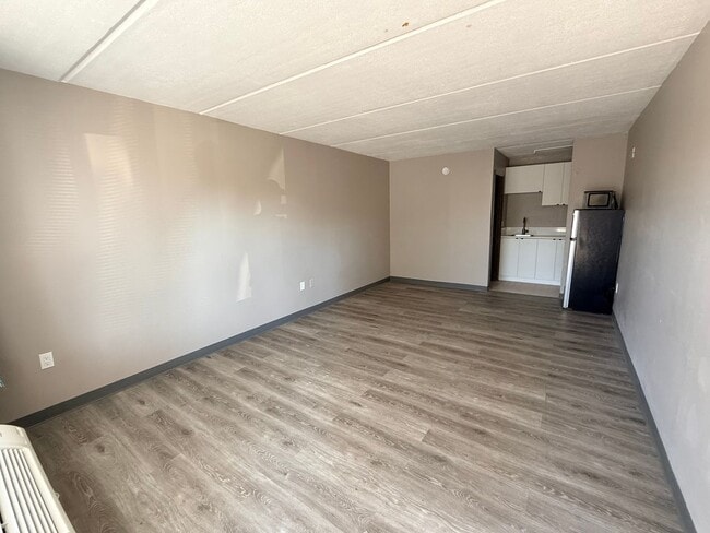 Building Photo - 5020 W Irlo Bronson Memorial Hwy