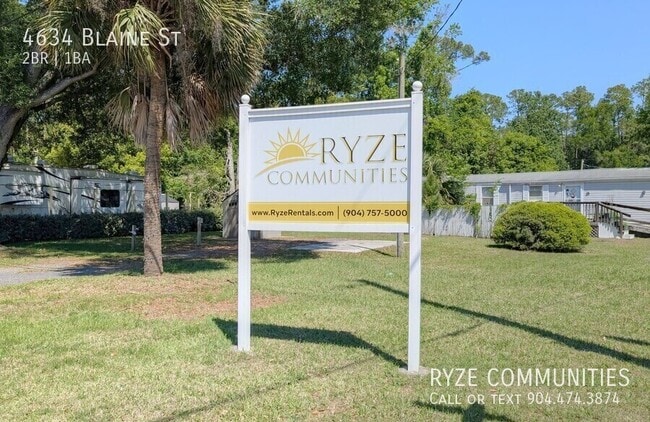 Building Photo - 4634 Blaine St