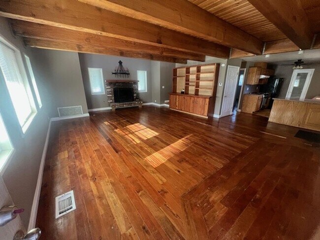 Building Photo - Charming Frazier Park Home Filled With Natural Light