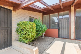 Building Photo - 2-Bedroom Condo in Citrus Acres Steps from...