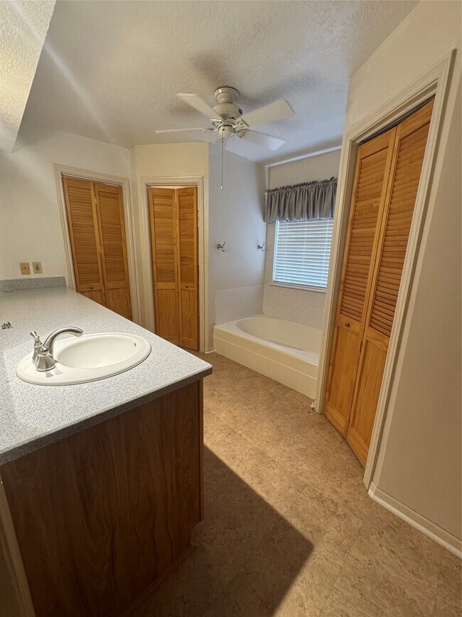 Building Photo - 22803 Trailwood Ln