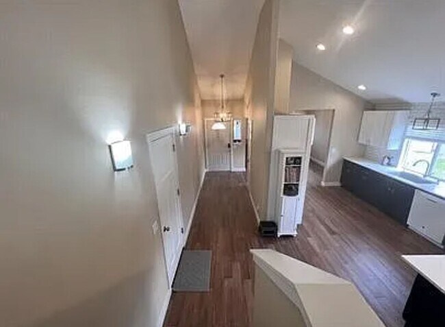 Building Photo - Great Neighborhood 3bd/ 2.5 Avail. Nov. 28th
