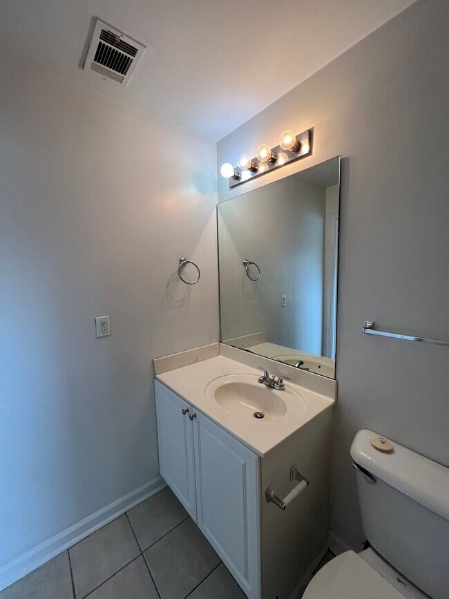 Building Photo - 16-1611 Summers