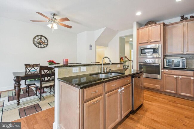 Building Photo - 124 Liriope Place