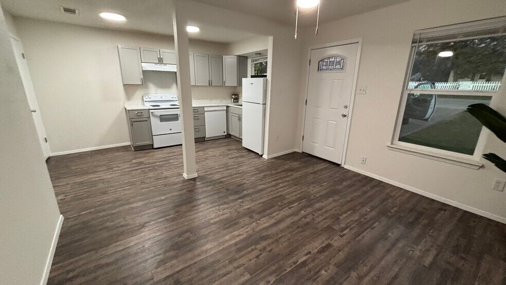 Building Photo - 863 Anahuac Ave