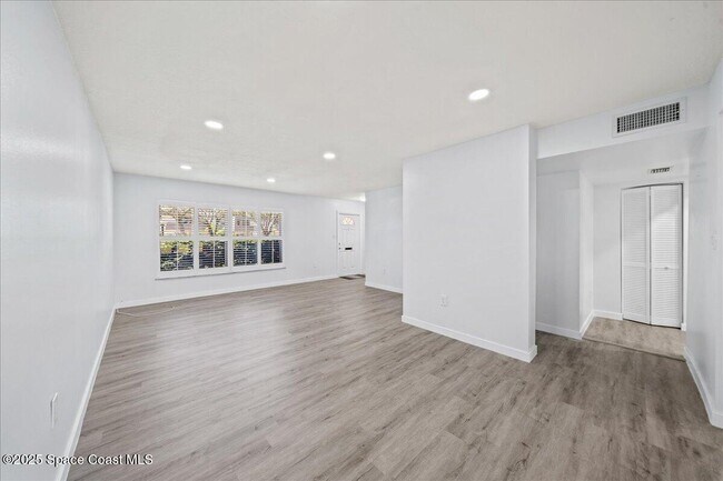 Building Photo - 413 Blue Jay Ln