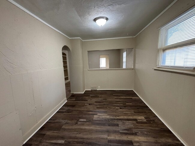 Building Photo - 8119 Essex Ave