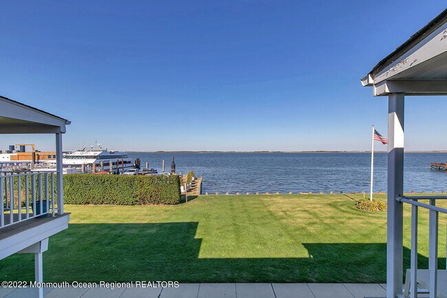 Building Photo - 324 Shore Dr