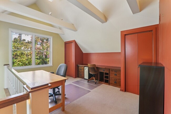 Building Photo - 1027 W Newport Ave