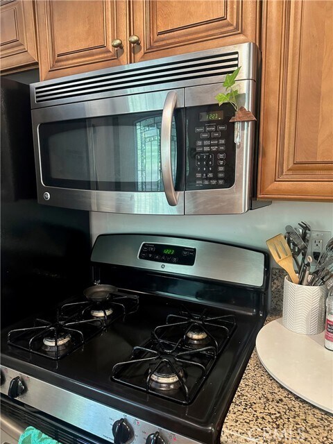 Building Photo - 2410 Secret Dr