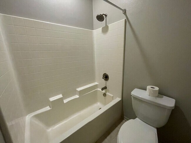 Building Photo - Spacious Chula Vista Home | 2 Car Garage | Pools, Gym & Tennis Courts