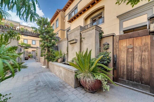 Building Photo - 356 Santana Row