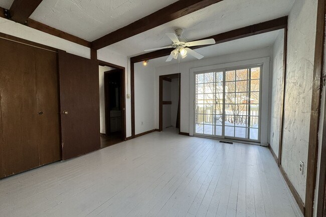 Building Photo - Central Ames Home Available Now