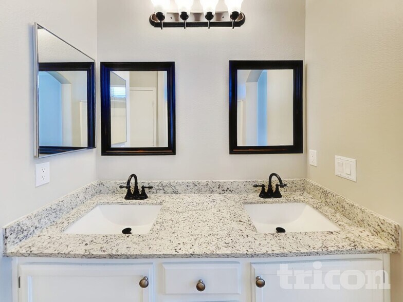 Building Photo - 2528 Calico Hearts Ct