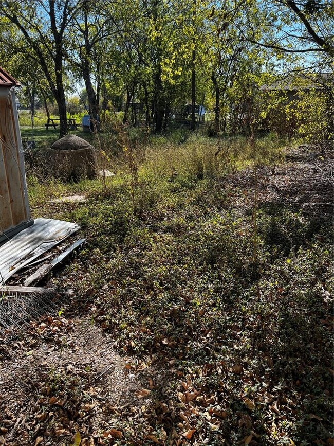 Building Photo - 102 E Carrie Manor St