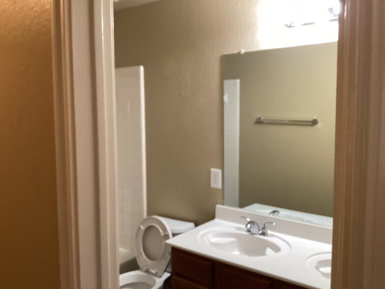 Building Photo - 3608 Cheyenne St