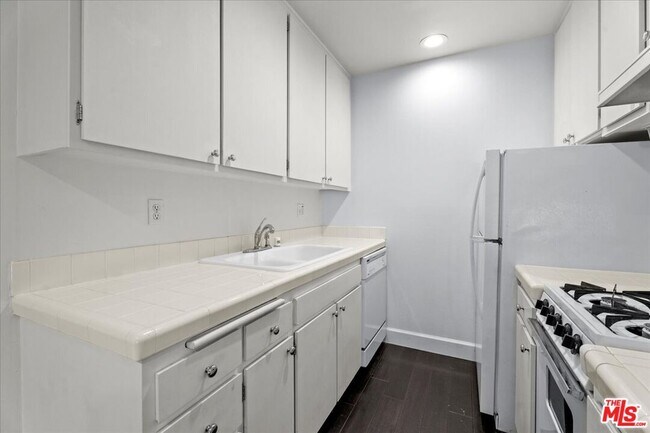 Building Photo - 2311 4th St