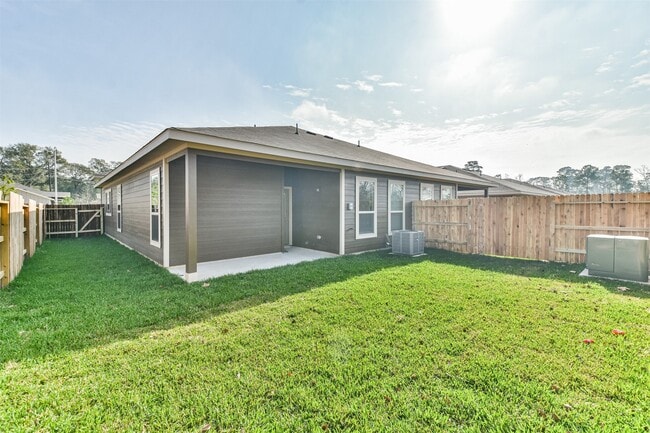 Building Photo - 9800 Grosbeak Ln