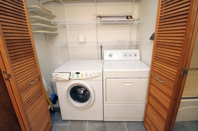 Building Photo - 408 NW 12th Ave