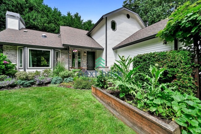 Building Photo - A fabulous 3 bedroom and 3.5 bathroom house