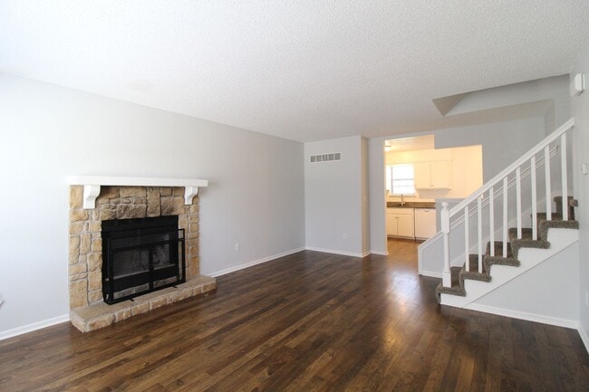 Building Photo - February FREE On This Updated 3 Bedroom 2 Bath Duplex in Olathe