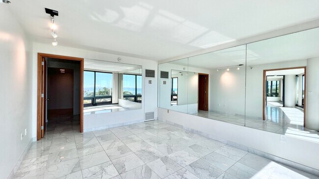 Building Photo - 2-BED/2-BATH AVAILABLE 09/30/2025 in NAURU...