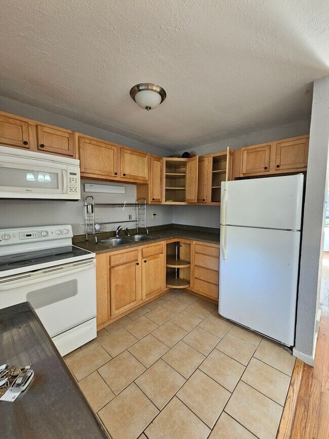 Building Photo - 1618 Sangamon Dr