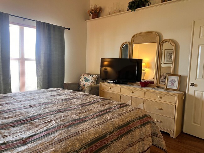 Building Photo - NEWLY LISTED 2BD/2BA/2CG Villa