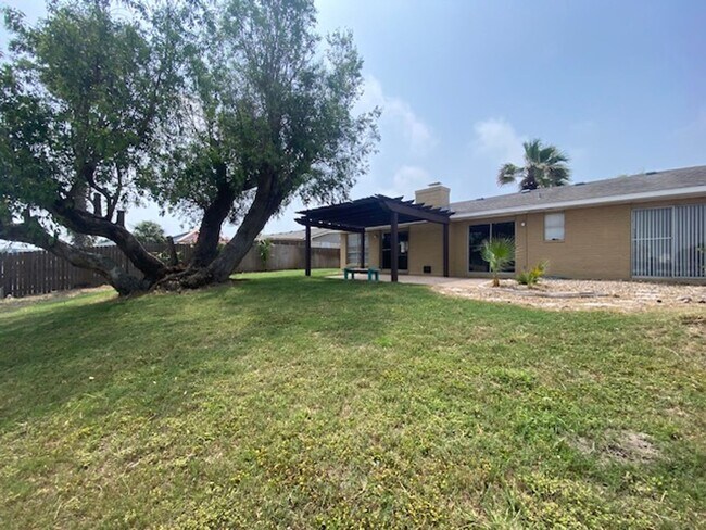 Building Photo - WATERFRONT HOME W/ FENCED YARD