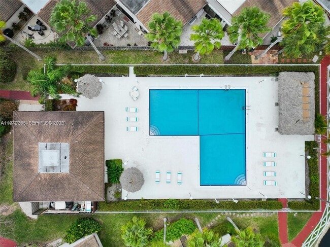 Building Photo - 2753 Parkview Dr S