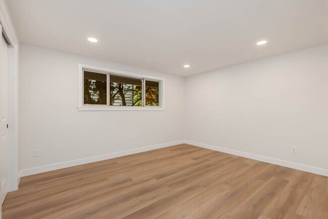 Building Photo - 6721 24th Ave NW