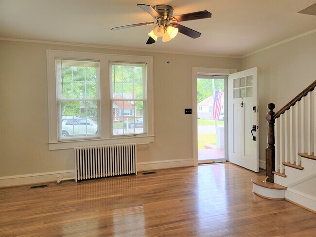 Building Photo - 69 Greenbriar Ave